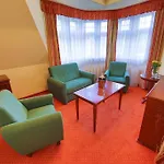 Lazenska Lecebna Manes Karlovy Vary