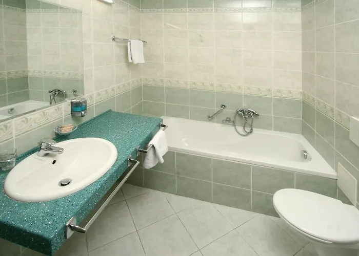 Lazenska Lecebna Manes Hotell