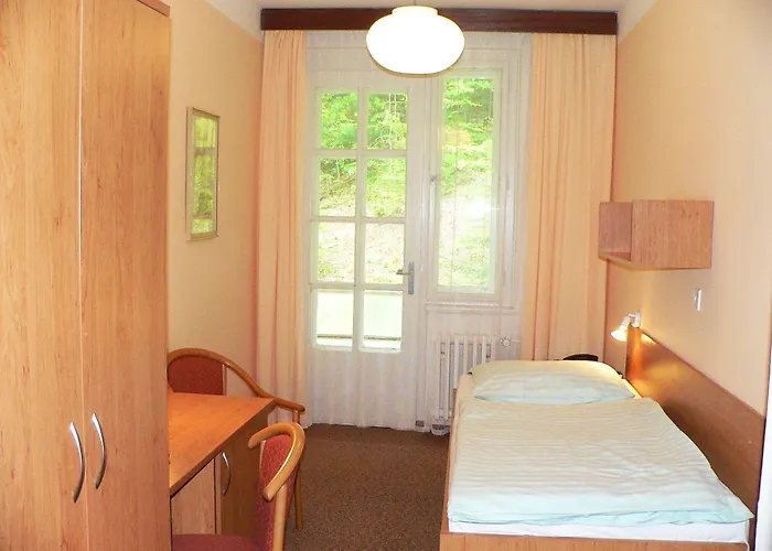 Lazenska Lecebna Manes Hotell