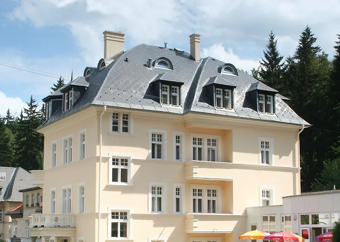 Lazenska Lecebna Manes Hotell